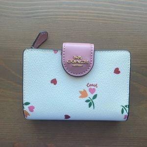 Coach Medium Corner Zip Wallet With Heart Petal Print